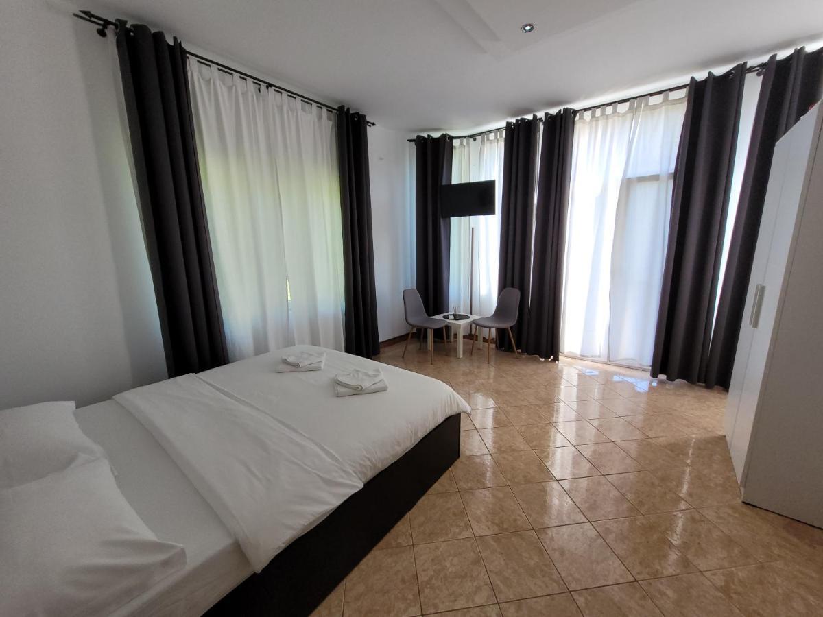 Casa Patryk Hotel Orşova Buitenkant foto