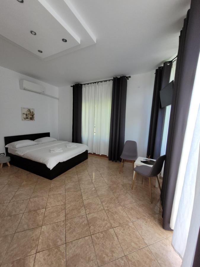 Casa Patryk Hotel Orşova Buitenkant foto